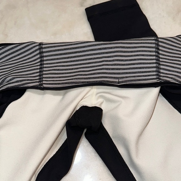 Lululemon Athletica Black and White Leggings Sporty Design - Picture 8 of 9